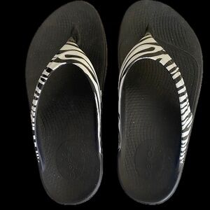 OOFOS Flip Flops